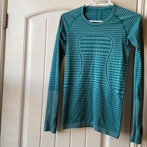 Emerald Green lulu long sleeve!!💚💙